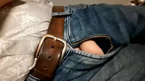 Will take commands from GuysWomenCouples etc online show from 02/16/25, 07:05