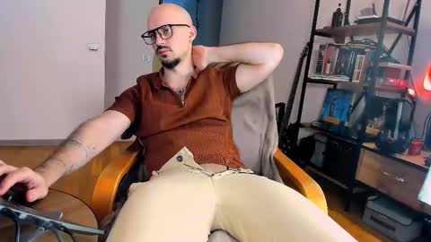 Snapshot of asshunter4k chatting on 01/07/26, 01:02 asshunter4k online show from 01/07/26, 01:02