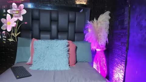 Nahomi  online show from 01/06/26, 10:19