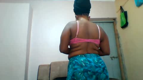 Snapshot of assqueen4 chatting on 06/27/26, 07:02 FLORAH DANIEL online show from 06/27/26, 07:02