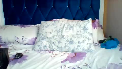 Snapshot of assqueen4 chatting on 07/09/26, 06:39 FLORAH DANIEL online show from 07/09/26, 06:39