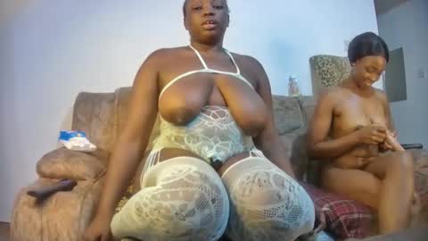 Snapshot of assybunny chatting on 10/23/25, 07:51 assybunny online show from 10/23/25, 07:51