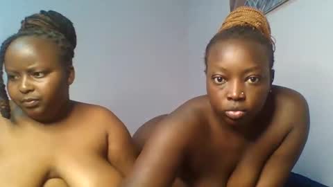 Snapshot of assybunny chatting on 11/30/25, 12:42 assybunny online show from 11/30/25, 12:42