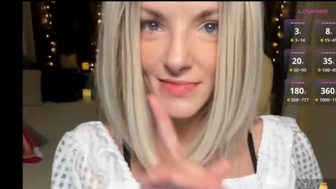 Snapshot of asteris_stella chatting on 10/18/25, 10:10 Asteris online show from 10/18/25, 10:10