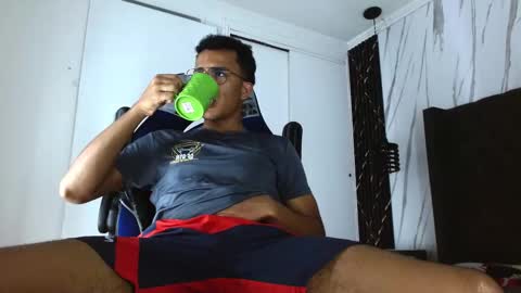 Snapshot of aston_vera chatting on 11/13/25, 04:00 Aston online show from 11/13/25, 04:00