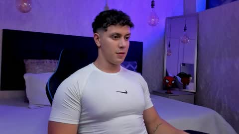 Snapshot of astonhills chatting on 04/15/26, 01:01 astonhills online show from 04/15/26, 01:01