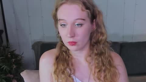 Snapshot of astra_mluse chatting on 10/18/25, 04:19 Astra online show from 10/18/25, 04:19