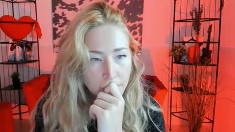 astramonroe online show from 09/09/25, 10:26