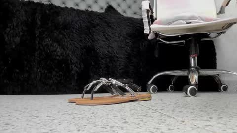 astrid01_ online show from 11/22/25, 10:53