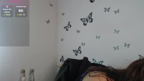 Astrid online show from 06/05/26, 02:56