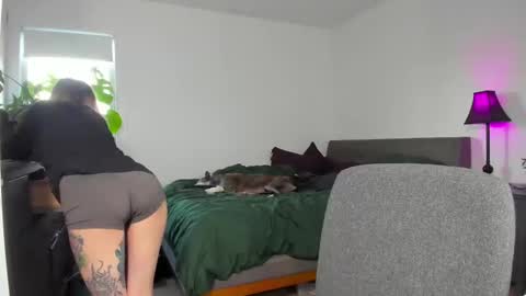 Snapshot of astridluxe chatting on 01/06/25, 08:18 Astrid Luxe online show from 01/06/25, 08:18