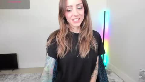 Astrid Luxe online show from 06/09/26, 04:07