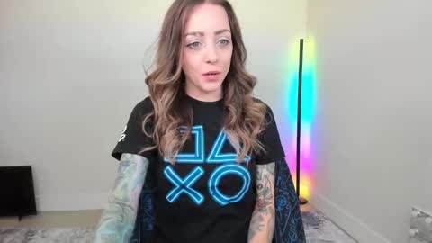 Astrid Luxe online show from 06/11/26, 03:32