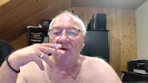 Snapshot of asusandy chatting on 04/30/26, 11:09 asusandy online show from 04/30/26, 11:09