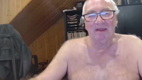 Snapshot of asusandy chatting on 05/15/26, 11:45 asusandy online show from 05/15/26, 11:45