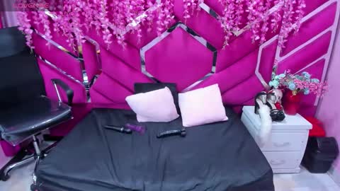 Snapshot of atena_glow_ chatting on 02/14/26, 03:25 atena_glow_ online show from 02/14/26, 03:25