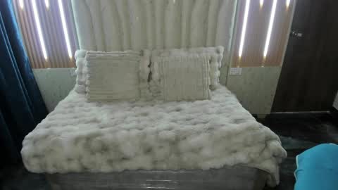 Atenea online show from 04/15/26, 07:58