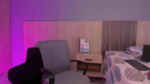 Atenea online show from 12/19/25, 12:23