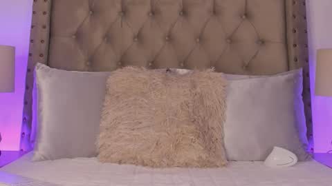 Atenea Hank online show from 03/11/26, 01:22