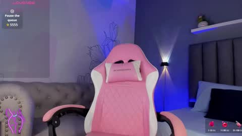 Atenea online show from 10/14/25, 02:18