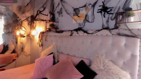 Snapshot of atenea_klett_ chatting on 11/01/25, 01:35 ATENEA online show from 11/01/25, 01:35