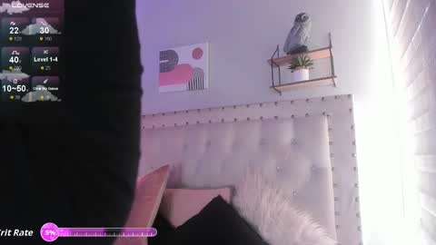 Snapshot of atenea_klett_ chatting on 11/22/25, 01:43 ATENEA online show from 11/22/25, 01:43