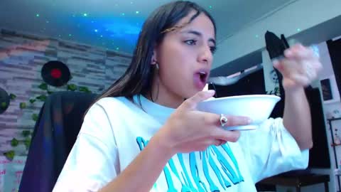 Atenea online show from 01/19/25, 02:06