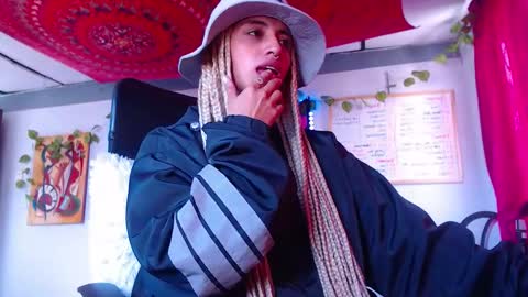 Atenea online show from 10/22/25, 01:33