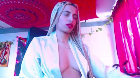 Atenea online show from 10/24/25, 02:02