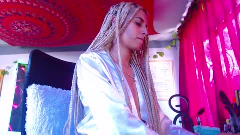 Atenea online show from 10/28/25, 01:14