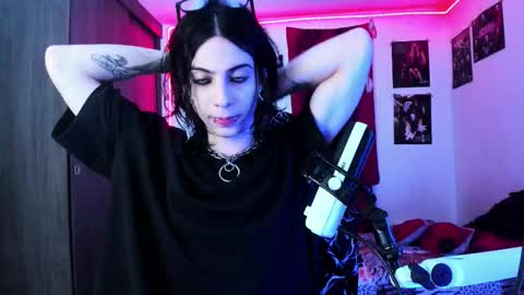 Snapshot of atheneoo_ chatting on 10/06/25, 04:43 athenauwu online show from 10/06/25, 04:43