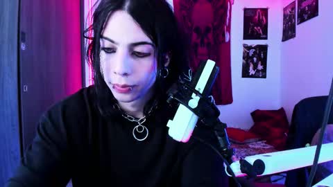 Snapshot of atheneoo_ chatting on 10/07/25, 05:04 athenauwu online show from 10/07/25, 05:04