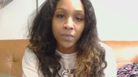 Snapshot of atirahcali chatting on 09/19/25, 05:02 AtirahCali online show from 09/19/25, 05:02