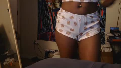 Snapshot of atirahcali chatting on 10/05/25, 09:45 AtirahCali online show from 10/05/25, 09:45