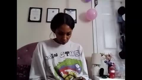 Snapshot of atirahcali chatting on 10/21/25, 02:51 AtirahCali online show from 10/21/25, 02:51