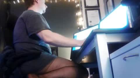 Snapshot of atlanticthunder chatting on 10/19/25, 09:59 Rick online show from 10/19/25, 09:59