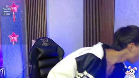 Atlas tay online show from 04/05/26, 12:41