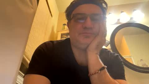 Snapshot of atozzzz chatting on 12/14/25, 03:23 atozzzz online show from 12/14/25, 03:23