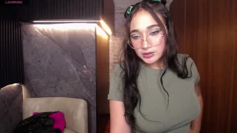 aura_cute_ online show from 03/17/26, 12:37