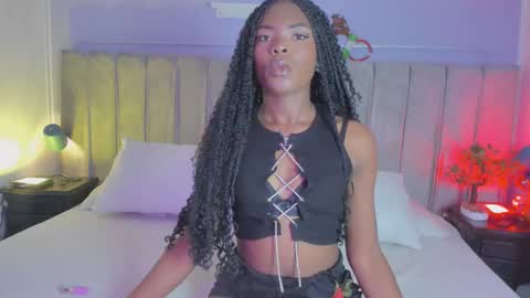 Snapshot of aura_sun_ chatting on 12/17/25, 12:00 Auris online show from 12/17/25, 12:00