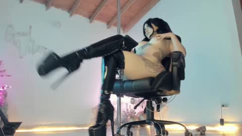 aura online show from 12/18/24, 06:53