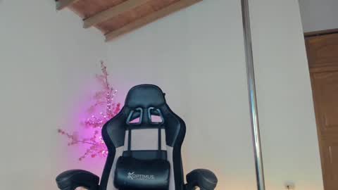 aura online show from 01/11/25, 11:34