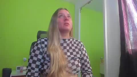 Snapshot of auradivina2 chatting on 07/13/26, 08:44 Aura Divina online show from 07/13/26, 08:44