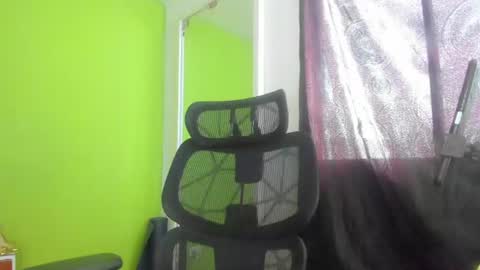Snapshot of auradivina2 chatting on 07/17/26, 08:03 Aura Divina online show from 07/17/26, 08:03