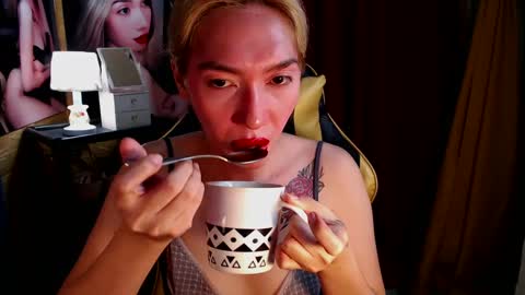 Miss awra online show from 12/24/24, 07:49