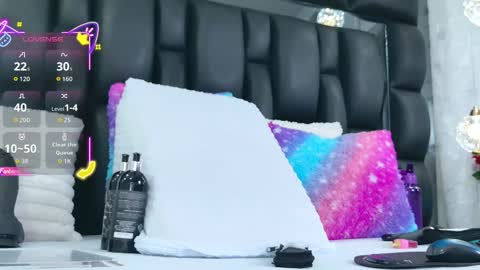 Aura online show from 12/13/25, 07:53