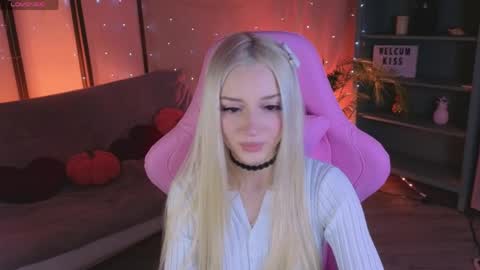 Snapshot of aurasanrise chatting on 04/03/26, 09:02 Aura online show from 04/03/26, 09:02