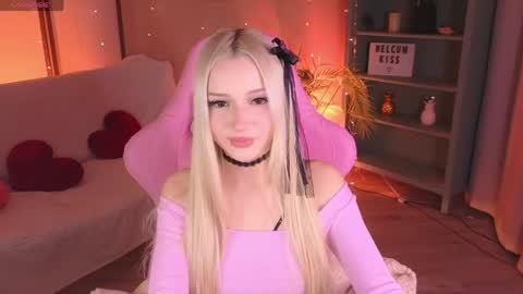 Snapshot of aurasanrise chatting on 04/15/26, 08:53 Aura online show from 04/15/26, 08:53