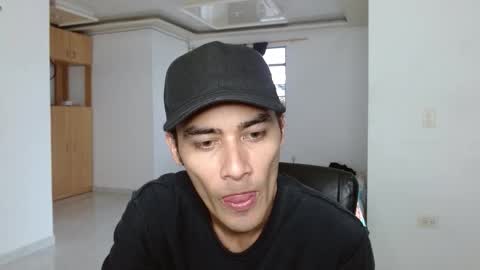 Snapshot of aureliv1 chatting on 09/22/25, 10:23 Aureliano online show from 09/22/25, 10:23