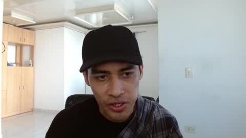 Snapshot of aureliv1 chatting on 11/06/25, 09:26 Aureliano online show from 11/06/25, 09:26